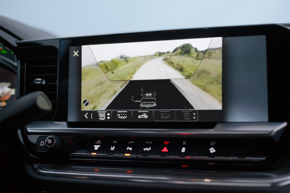 Tecnología de remolque con cámara en el interior de un Chevy Silverado