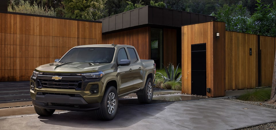 Camioneta Chevrolet estacionado fuera de casa Cargos de arrendamiento a evitar