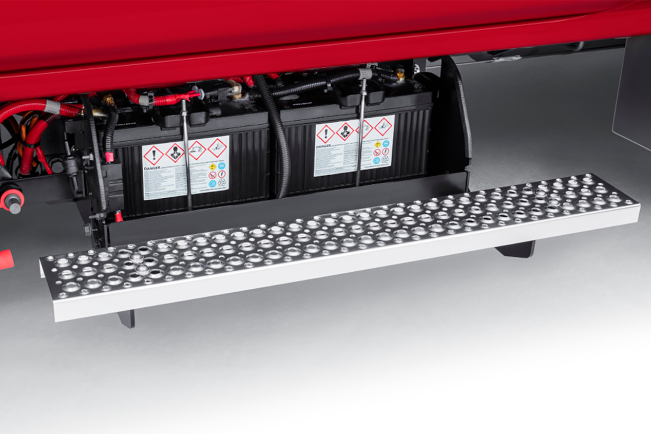 Silverado Chassis Cab: Accessible Battery Box