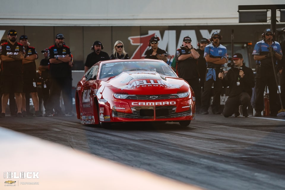 Erica Enders en la línea de salida en el zMAX Dragway cerca de Charlotte.