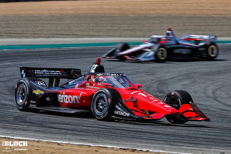 El piloto del equipo Chevy y del equipo Penske, Will Power, ganó el segundo campeonato de su carrera en la NTT INDYCAR SERIES de 2022. Su compañero de equipo Josef Newgarden (al fondo) terminó segundo en puntos.