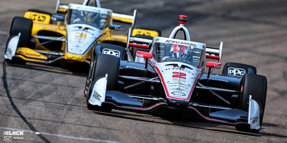 Josef Newgarden (n.° 2) ganó las cuatro carreras en óvalo de INDYCAR en 2023.