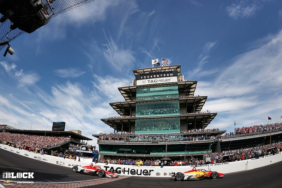 Josef Newgarden se queda con la bandera a cuadros y consigue la victoria en el Indianapolis 500 para Chevrolet y el equipo Penske.